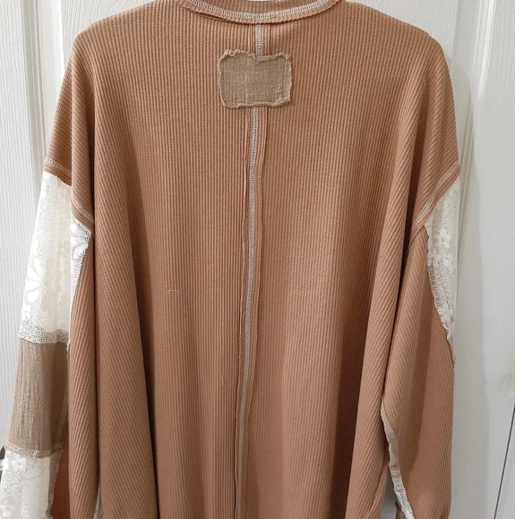 POL Tan and Cream Lace Sleeve Top - Picture 2 of 5